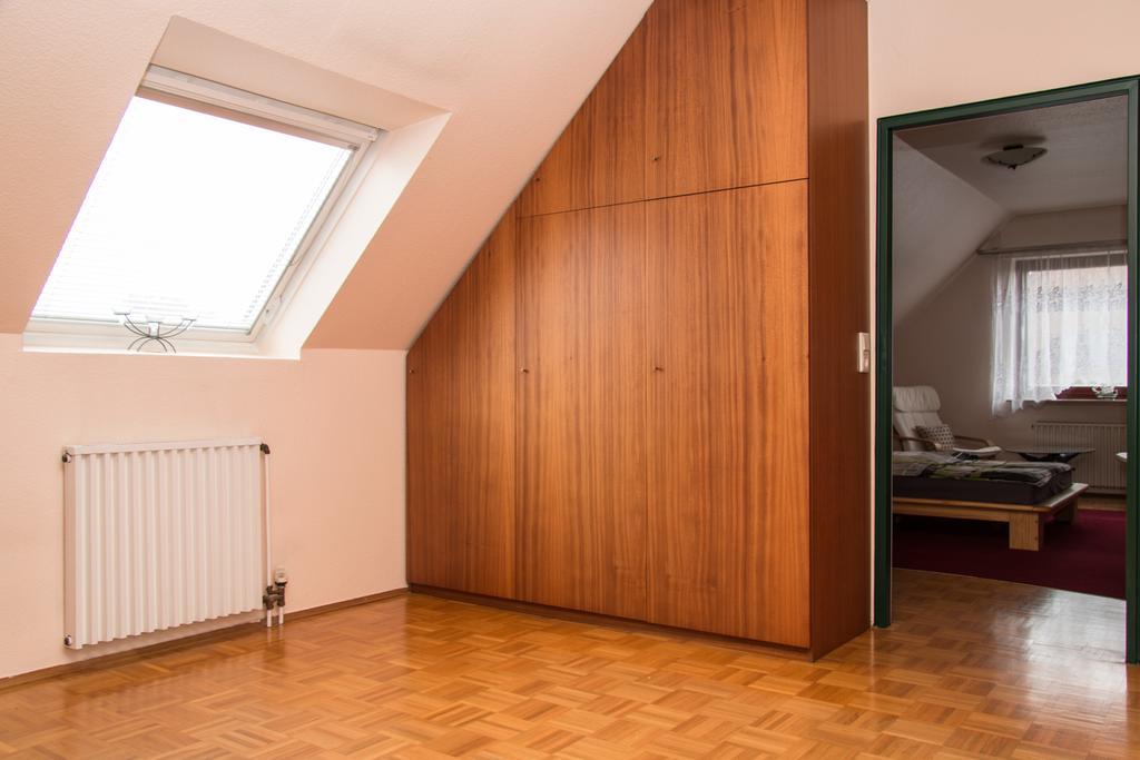 Privatunterkunft "An Der Hecke" Neuss Buitenkant foto